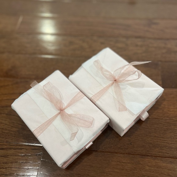 NWT In Box Unopened Pearl and 18K Gold Necklace - Picture 5 of 6